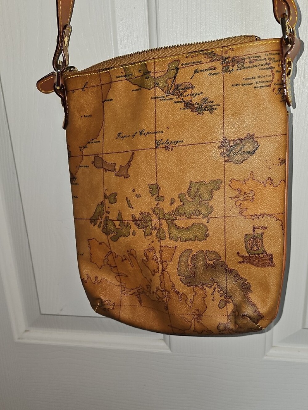 Alviero Martini 1' CLASSE Shoulder Bag in Tan and Brown - Picture 4 of 9